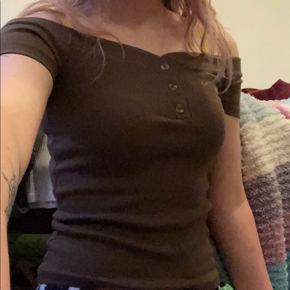 Army green off the shoulders shirt - Picture 1 of 1